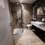 Shoreline Guest house 3*